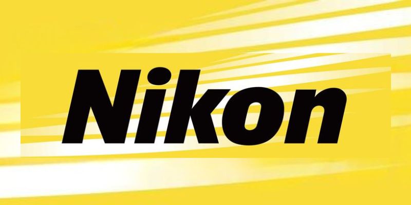 nikon amarillo NIKON